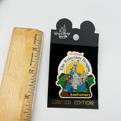 LOT 115P: 2001 LE3500 Walt Disney’s The Reluctant Dragon 60th Anniversary WDW Trading Pins (5)