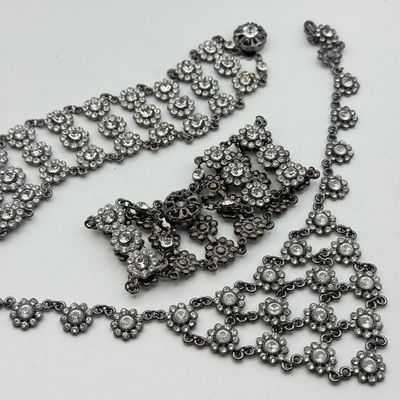 LOT 169J: Flower Pattern Vintage Necklaces & More
