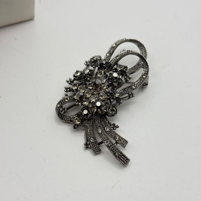 LOT 169J: Flower Pattern Vintage Necklaces & More