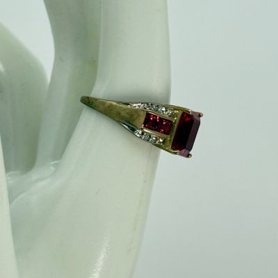 LOT 151F: Vintage size 7 10k RJW Gold Ring (3.6gtw)