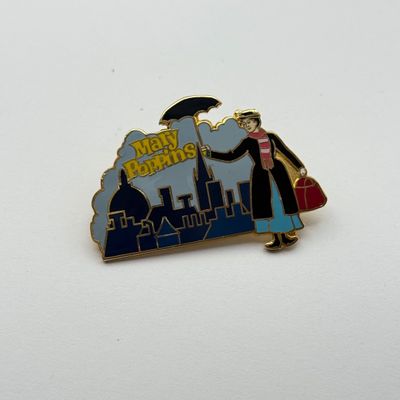 LOT 122P: Disney Characters Trading Pins: Winnie the Pooh, Pinocchio, Bashful, Mary Poppins & Quasimodo
