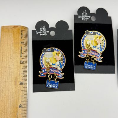 LOT 112P: LE3500 Disney’s MGM Studios 4th of July, 2001 Goofy Dangler WDW Trading Pins (3)