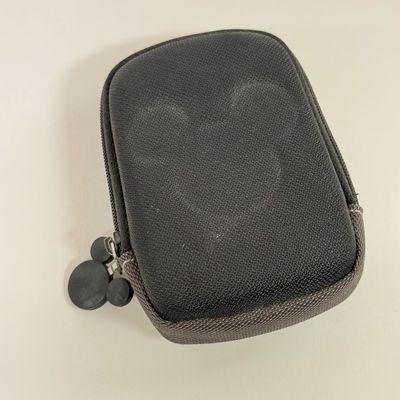 LOT 67A: Nikon CoolPix 5550 Digital Camera w/ Battery Charger & Disney Mickey Mouse Case