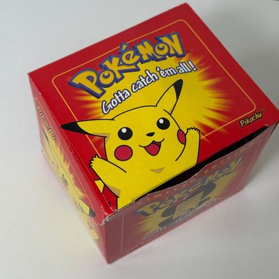 LOT 62A: FULL SET Pokémon Special Edition 23 karat Gold Plated Trading Cards: Charizard, Pikachu, Jiggly Puff, Poliwhirl, Mewtwo &...