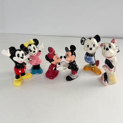 LOT 96A: Vintage Disney Mickey & Minnie Ceramic Figurines, Holding Hands Salt & Pepper Shakers