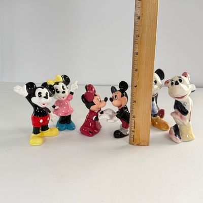 LOT 96A: Vintage Disney Mickey & Minnie Ceramic Figurines, Holding Hands Salt & Pepper Shakers