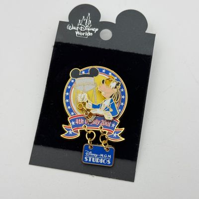 LOT 110P: LE3500 Disney’s MGM Studios 4th of July, 2001 Goofy Dangler WDW Trading Pins (3)