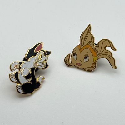 LOT 122P: Disney Characters Trading Pins: Winnie the Pooh, Pinocchio, Bashful, Mary Poppins & Quasimodo