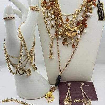 LOT 164J: Goldtone Necklaces, Bracelets & Rings