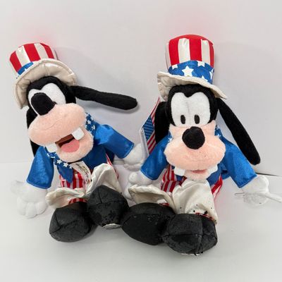 LOT 66A: USA Patriotic Disney Collection: US Flag Mickey Head Holiday Lights in Box (2), Patriotic Mickey, WDW 2002 4thof July Goofy...