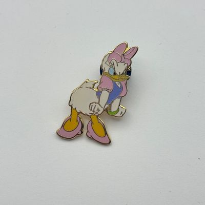 LOT 117P: WDW Trading Pins: Donald & Family, Goofy, June Birthstone Minnie, Pluto
