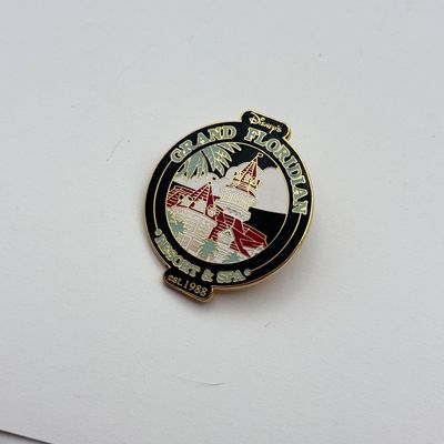 LOT 120P: Amex White Glove Vacation Package Exclusive Peter Pan Where Dreams Come True Pin & WDW Resort Trading Pins circa 2001:...