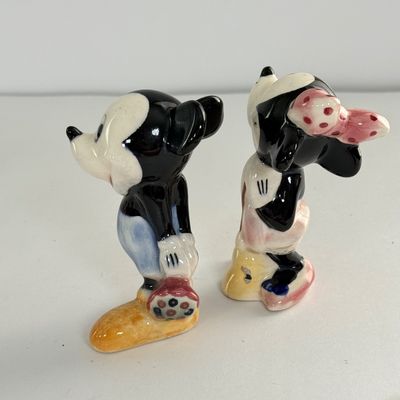 LOT 96A: Vintage Disney Mickey & Minnie Ceramic Figurines, Holding Hands Salt & Pepper Shakers