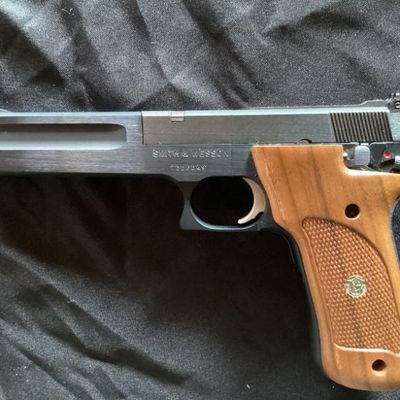 No.12- Smith & Wesson 422 Semi Auto .22 LR