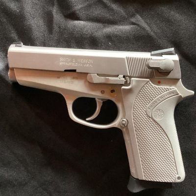 No. 19- Smith & Wesson 3913 Lady Smith Semi-Auto 9mm