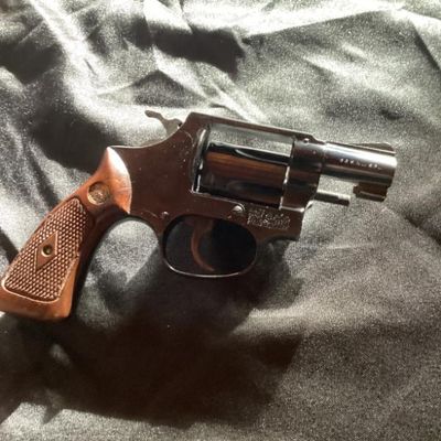 No. 2 - Smith & Wesson 36	Revolver 38 special