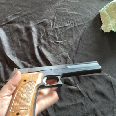No.12- Smith & Wesson 422 Semi Auto .22 LR
