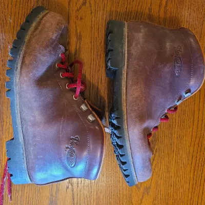 Vintage Vasque Style 2525 Men's Size 10R Brown Leather Hiking Boots Made in Italy