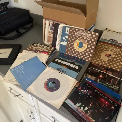 Vintage Vinyl Record Collection with Storage Box – Kenny Rogers, John Lennon, Bruce Springsteen & Mo