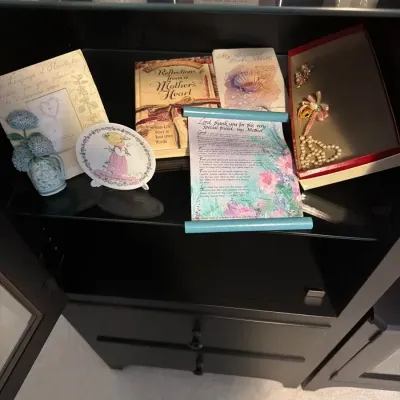 Inspirational Mother’s Keepsake Collection – Precious Moments & Sentimental Décor