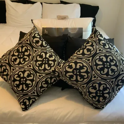 Twin/Twin XL Down-Alternative Comforter & Decorative Throw Pillows