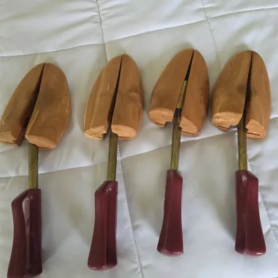 Lot of 2 Pairs Adjustable Cedar Wood Shoe Trees Men's Size Large