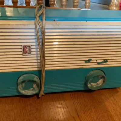 Vintage Sylvania Turquoise & Cream AM Tube Radio – Tested & Working