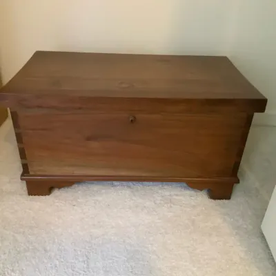 Vintage Felt-Lined Wooden Keepsake Chest with Removable Tray