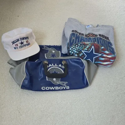 Dallas Cowboys Duffle Bag, Sweatshirt & 1992 NFC Champions Hat