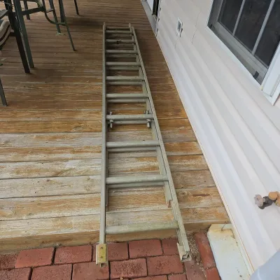 Werner Saf-T-Master 20 ft Aluminum Extension Ladder Model D1120-2 200 lb Capacity