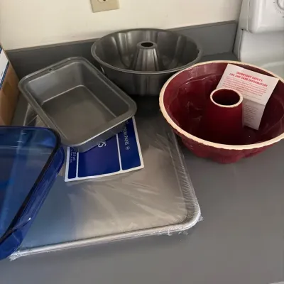 Bakeware & Baking Pan Assortment – Bundt, Tube, Loaf, Cake & Glass Baking Dishes