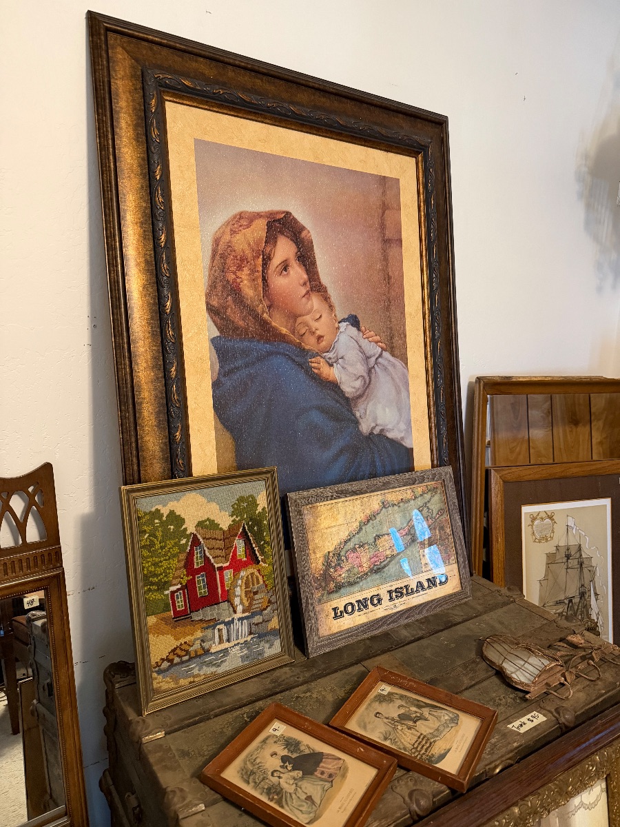 Estate Sale: ANTIQUE & COLLECTOR ESTATE LIQUIDATION SALE