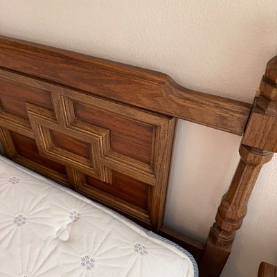 Solid United Bedroom Furniture Set