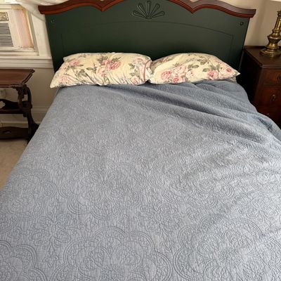 Single Bed with Charming Headboard