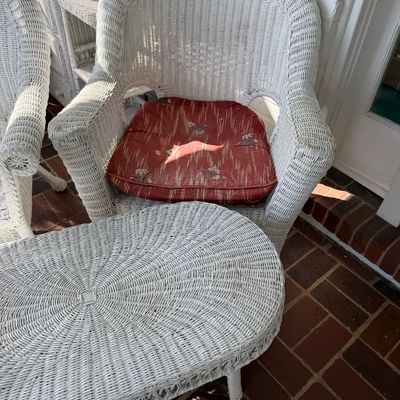 Large White Wicker Lot