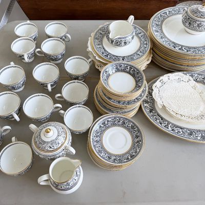 Wedgwood China Setting For 14 Florentine Pattern