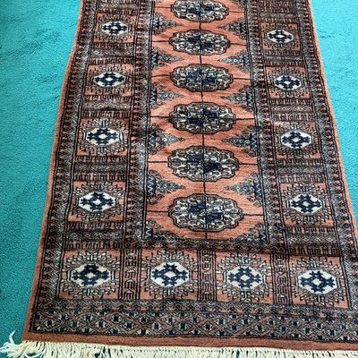 Hand Knotted Wool Rug - Characteristic of a Pakistani Jaldan Rug