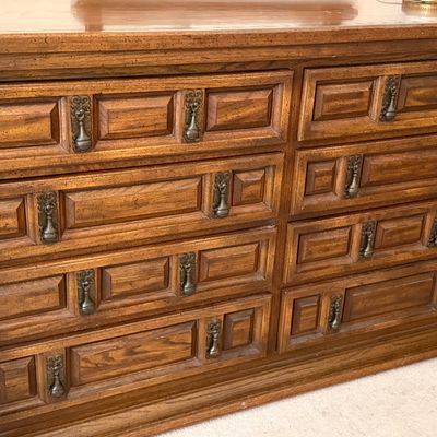Solid United Bedroom Furniture Set