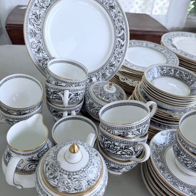 Wedgwood China Setting For 14 Florentine Pattern