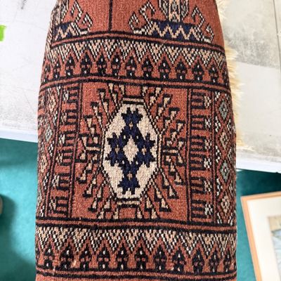Hand Knotted Wool Rug - Characteristic of a Pakistani Jaldan Rug