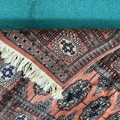 Hand Knotted Wool Rug - Characteristic of a Pakistani Jaldan Rug