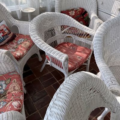 Large White Wicker Lot