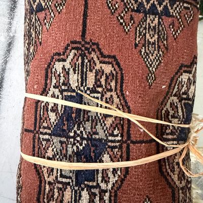 Hand Knotted Wool Rug - Characteristic of a Pakistani Jaldan Rug