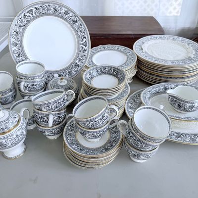 Wedgwood China Setting For 14 Florentine Pattern