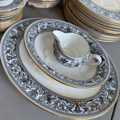 Wedgwood China Setting For 14 Florentine Pattern
