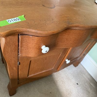 Antique Victorian Quartersawn Washstand With Serpentine Front Drawer