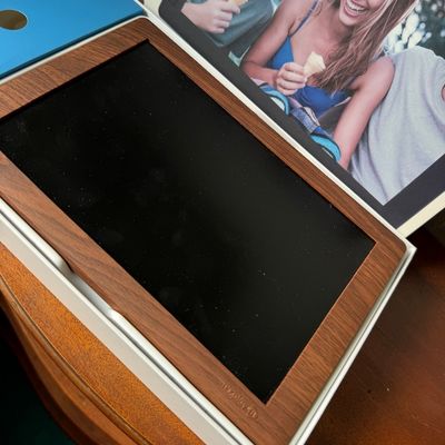 NixPlay Seed WiFi 10” Cloud Frame W/ Box