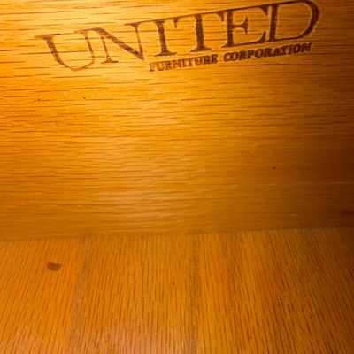 Solid United Bedroom Furniture Set