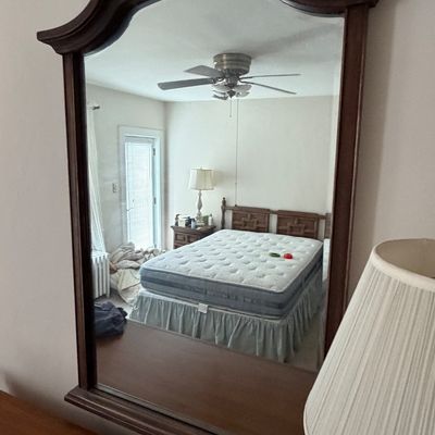Solid United Bedroom Furniture Set