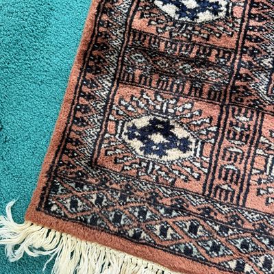Hand Knotted Wool Rug - Characteristic of a Pakistani Jaldan Rug
